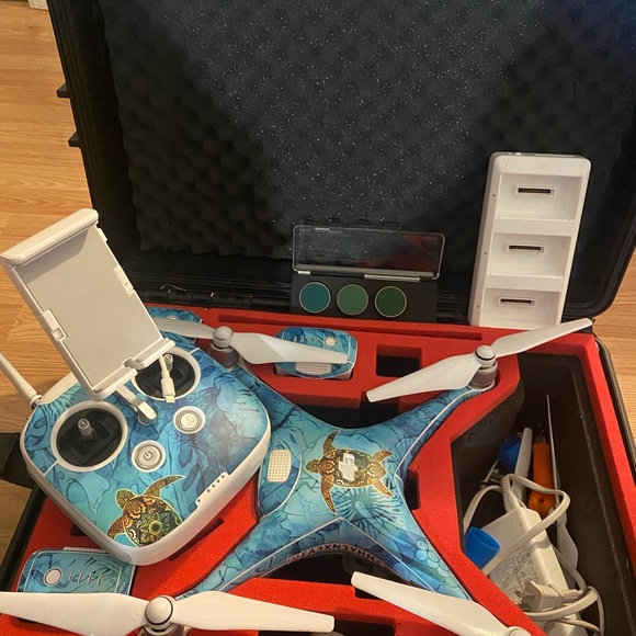 Dji phantom 4 professional drone bundle!! Everything you need.. so nice! - Picture 3 of 8